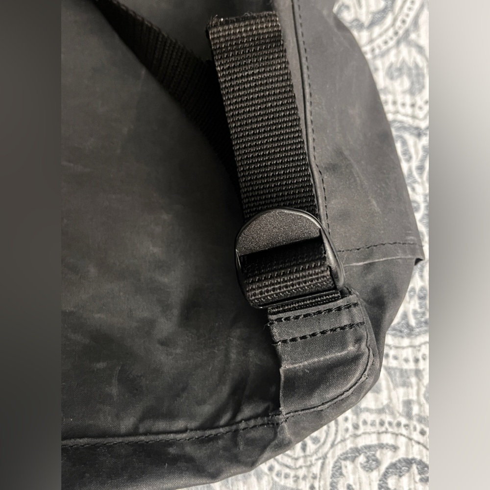 Fjall Raven KÅNKEN Charcoal EVERYDAY OUTDOOR Backpack - Picture 5 of 14